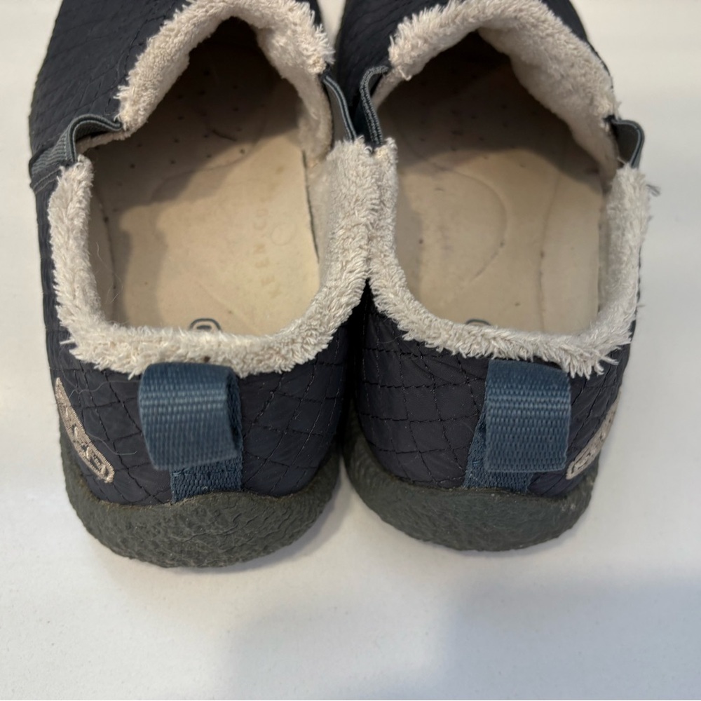 KEEN Howzer Quilted Slippers - Picture 3 of 5
